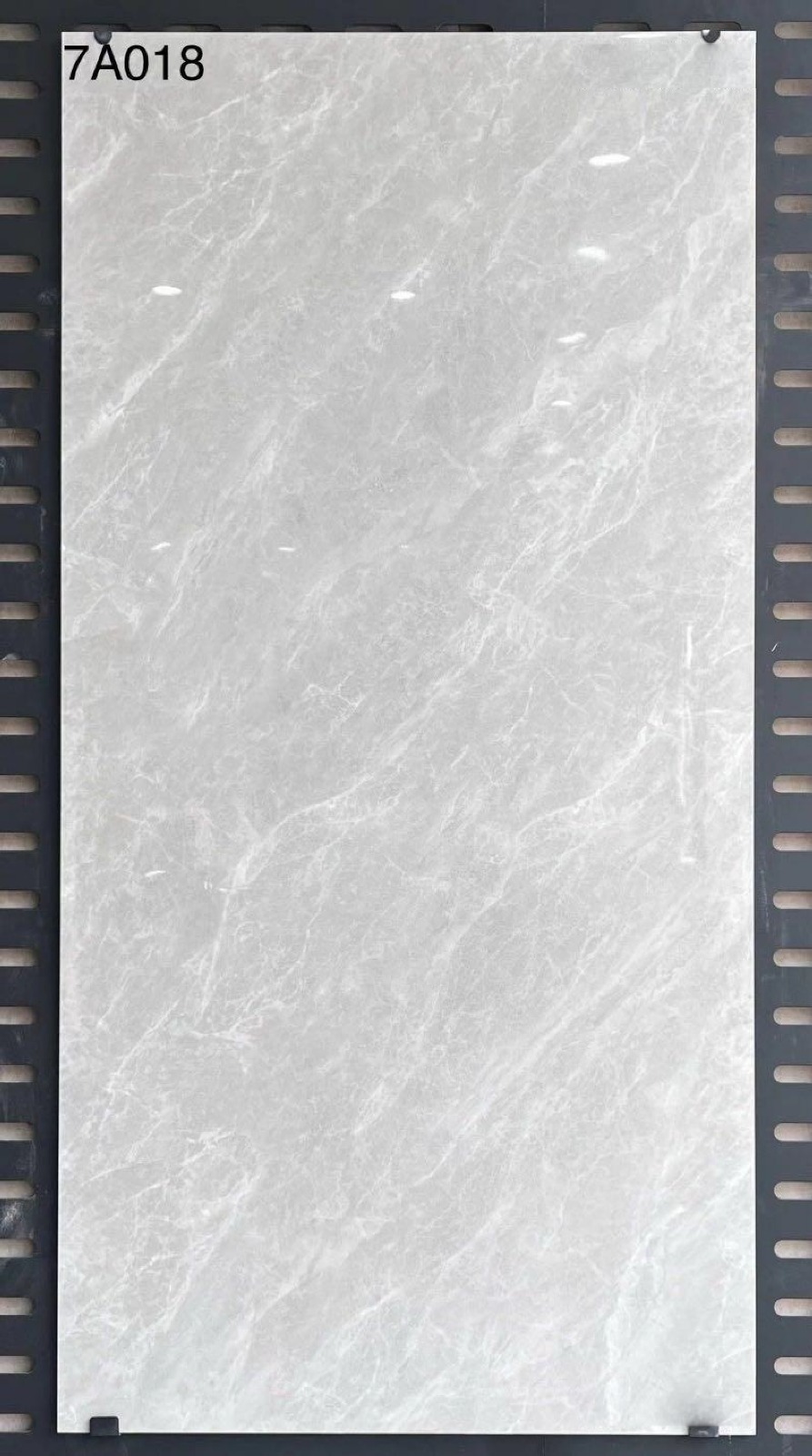 POLISHED LIGHT GRAY CLOUD